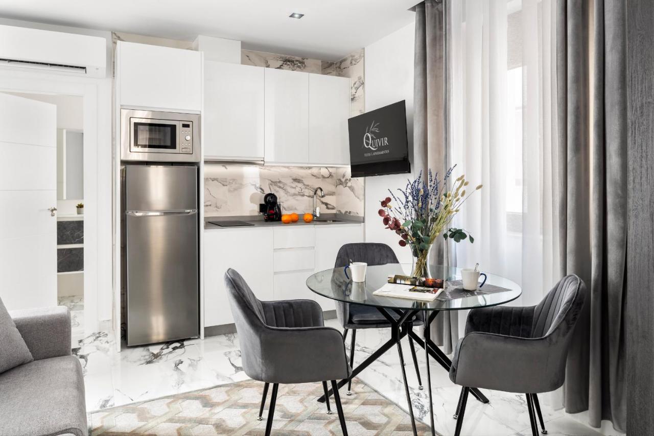 Quivir Apartamentos Deluxe Casa Del Arco Andujar Bagian luar foto
