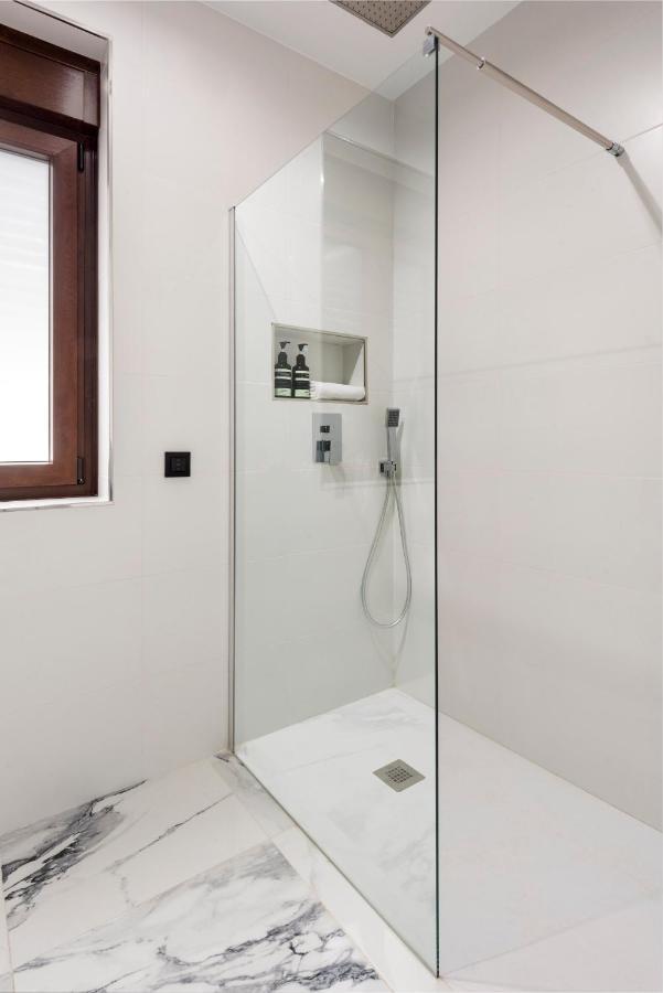 Quivir Apartamentos Deluxe Casa Del Arco Andujar Bagian luar foto