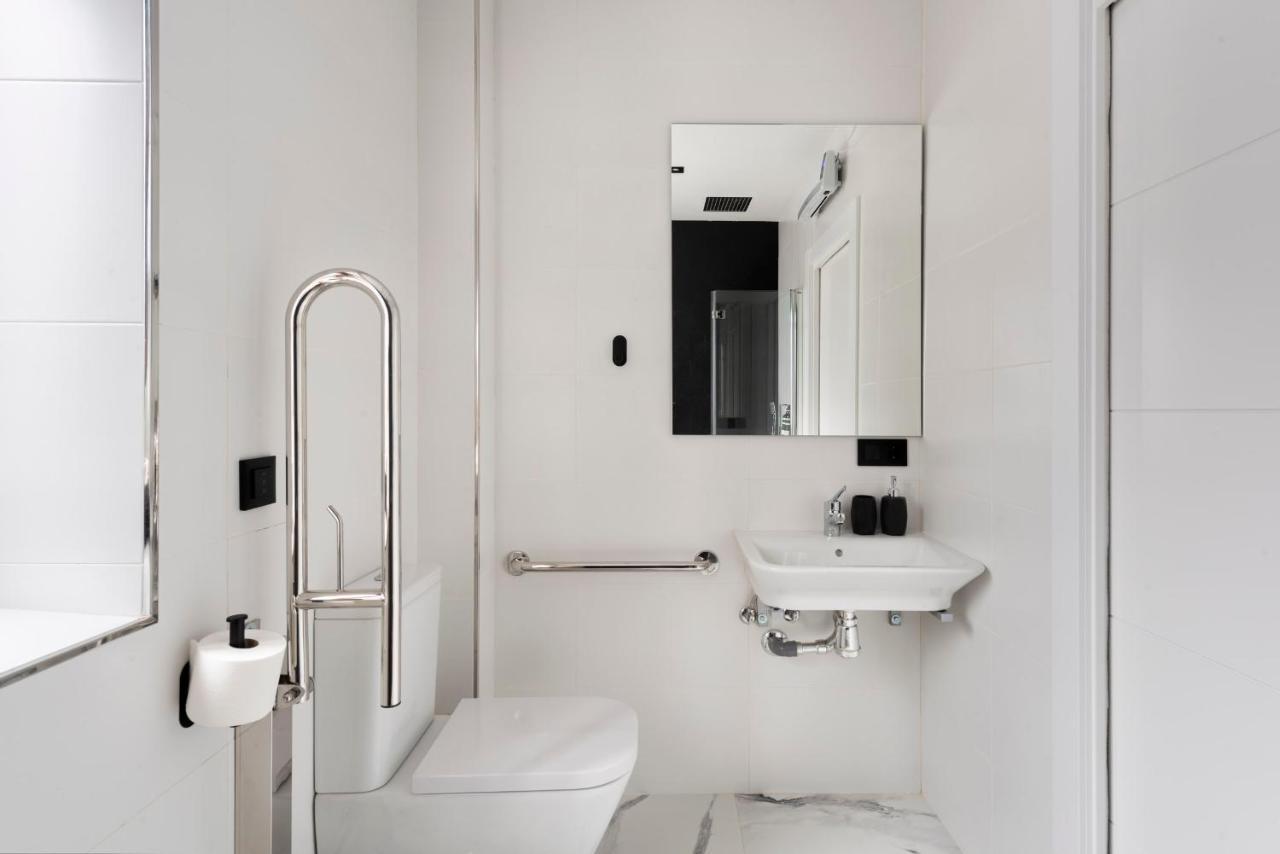 Quivir Apartamentos Deluxe Casa Del Arco Andujar Bagian luar foto