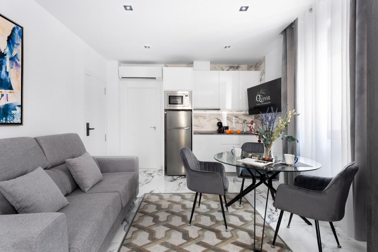 Quivir Apartamentos Deluxe Casa Del Arco Andujar Bagian luar foto