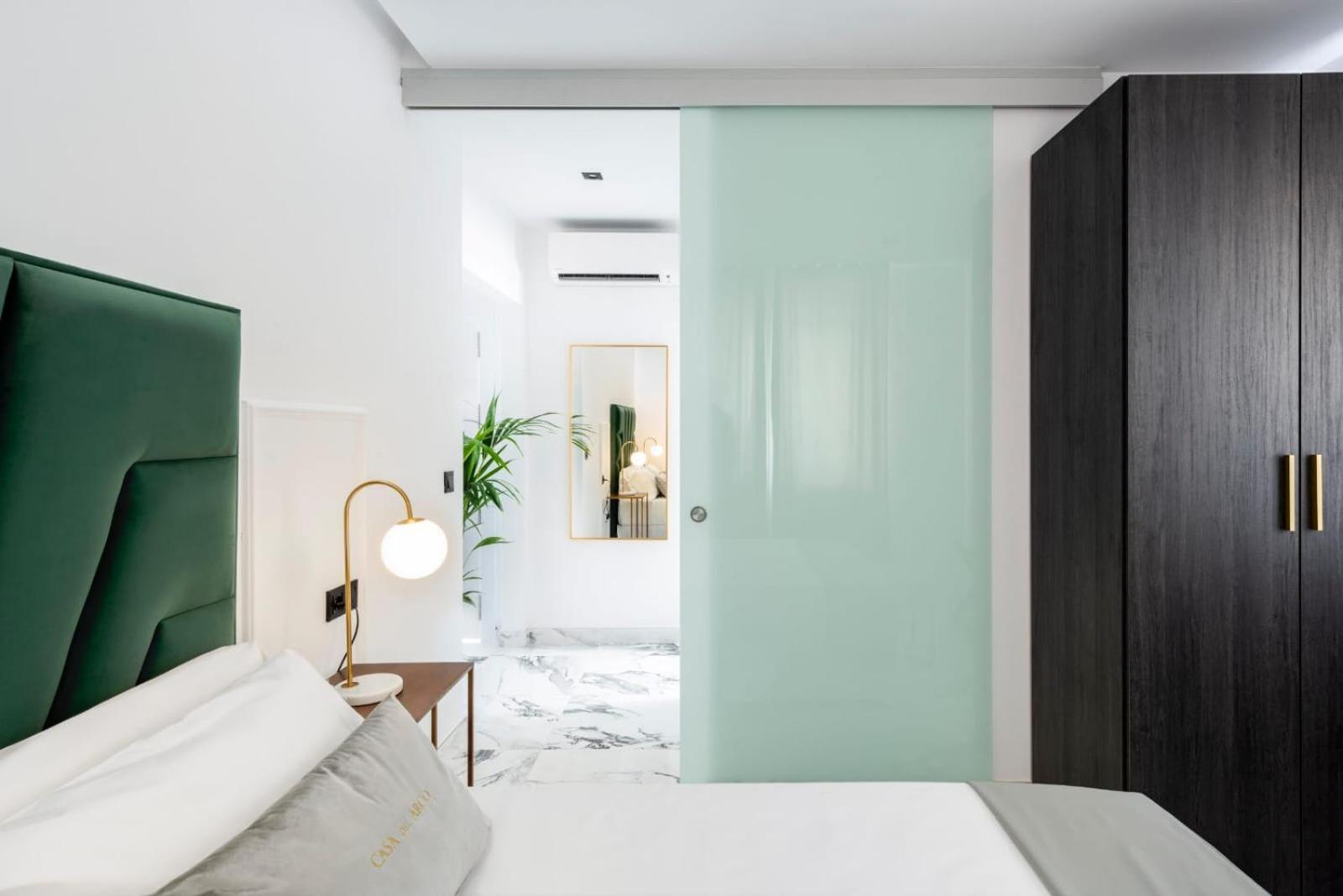 Quivir Apartamentos Deluxe Casa Del Arco Andujar Bagian luar foto