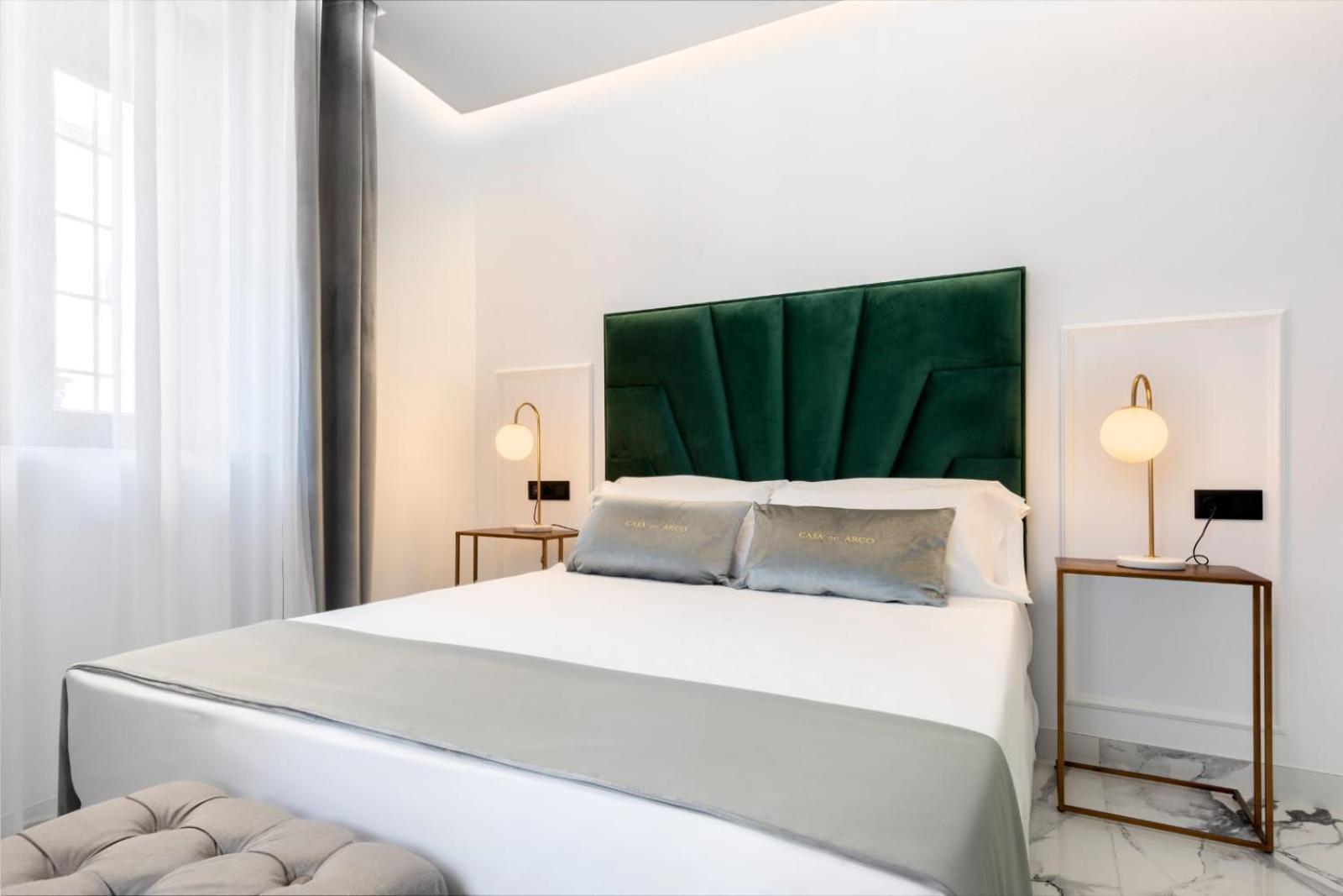 Quivir Apartamentos Deluxe Casa Del Arco Andujar Bagian luar foto